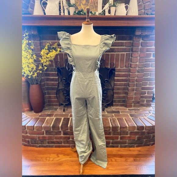 NWT FLYING TOMATO SAGE RUFFLE WITH SIDE CUT OUTS JUMPSUIT LARGE - Picture 5 of 7